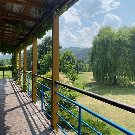 Hotel Lavka Park Skochovice à Vrané nad Vltavou Extérieur photo