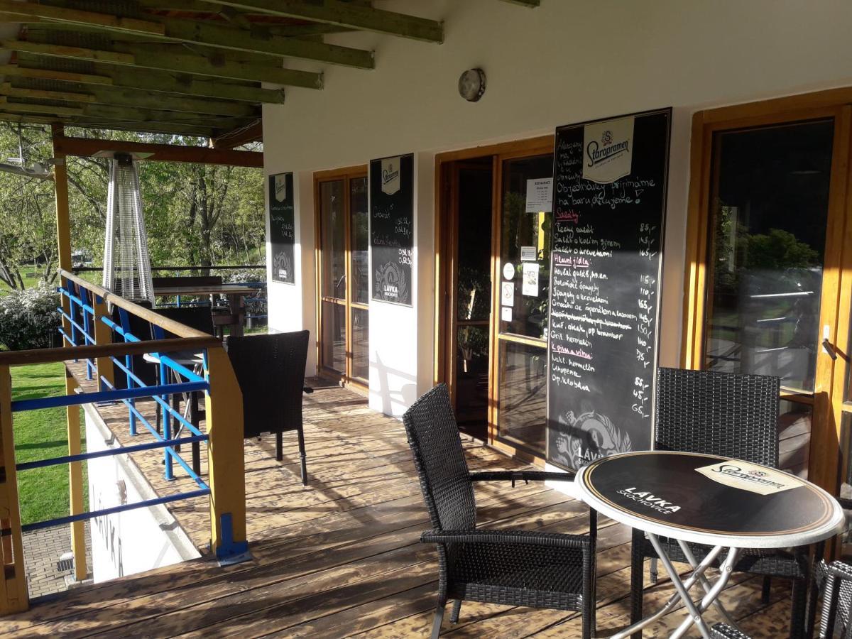 Hotel Lavka Park Skochovice à Vrané nad Vltavou Extérieur photo