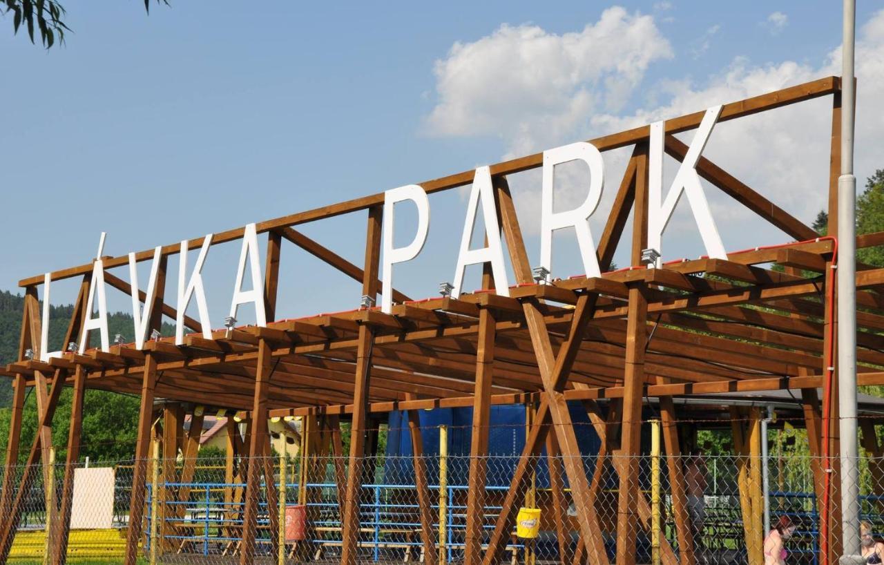 Hotel Lavka Park Skochovice à Vrané nad Vltavou Extérieur photo