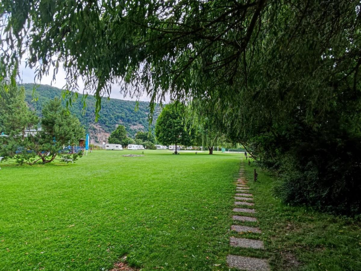 Hotel Lavka Park Skochovice à Vrané nad Vltavou Extérieur photo