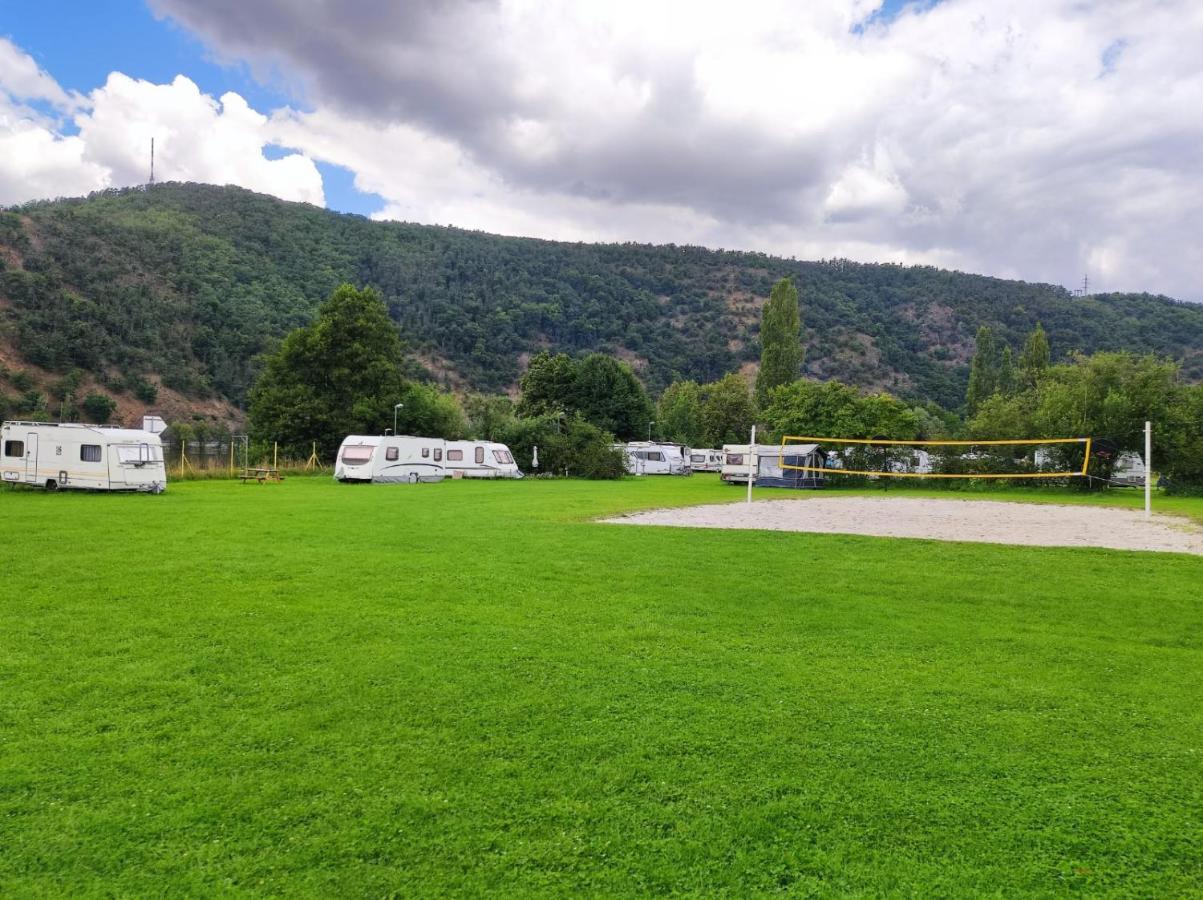 Hotel Lavka Park Skochovice à Vrané nad Vltavou Extérieur photo