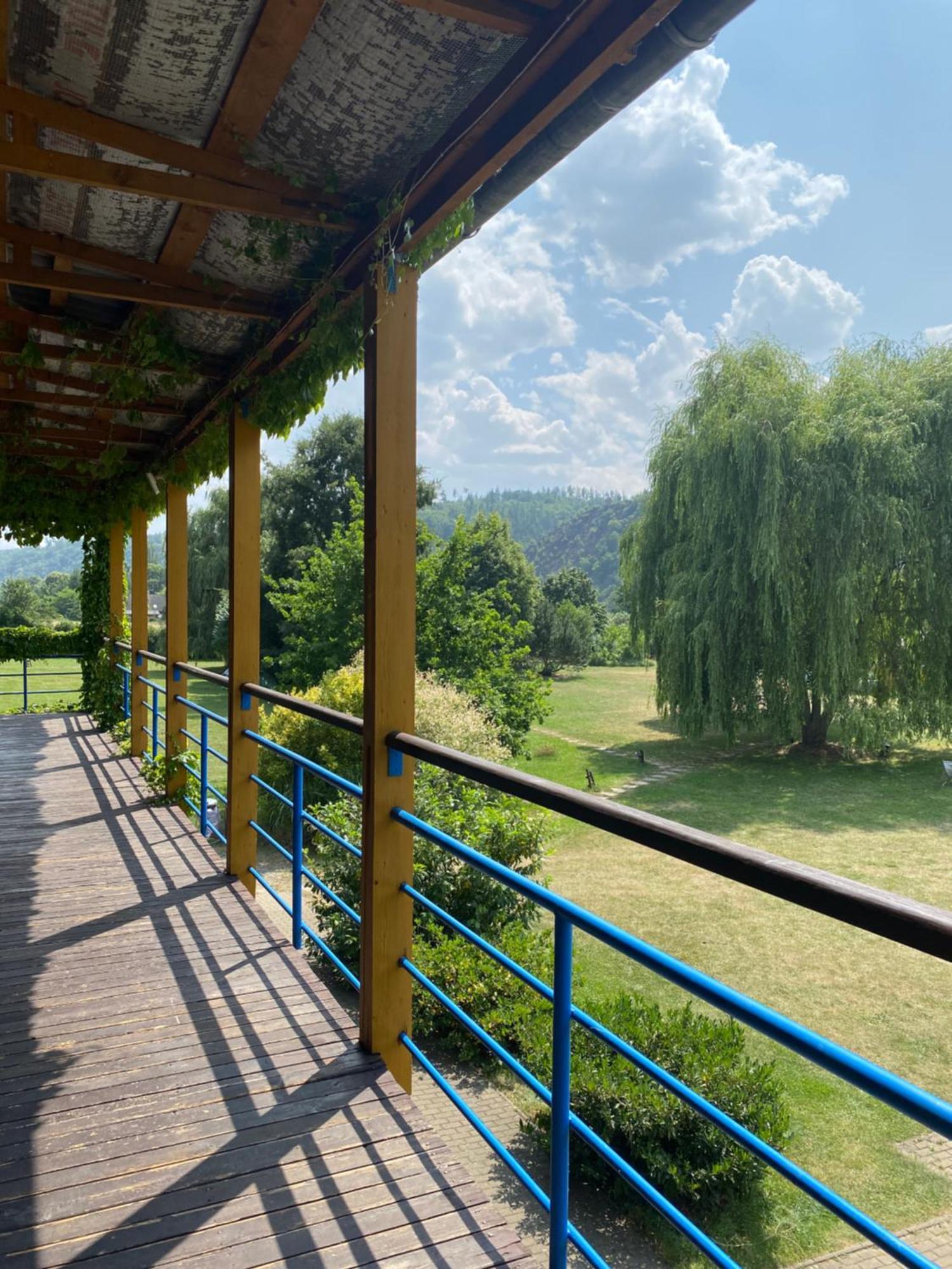Hotel Lavka Park Skochovice à Vrané nad Vltavou Extérieur photo